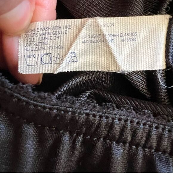 Vintage Bali Black Half Slip w/ Slit in Back. Made in USA. Sz S. Good Condition - Picture 8 of 8